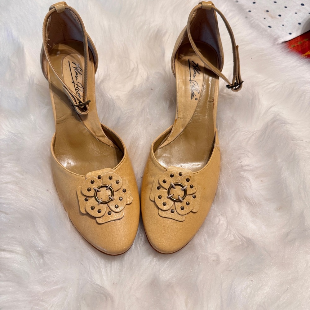 Woman leather Alma Flecher VTG wrap around ankle kitten heel pumps
